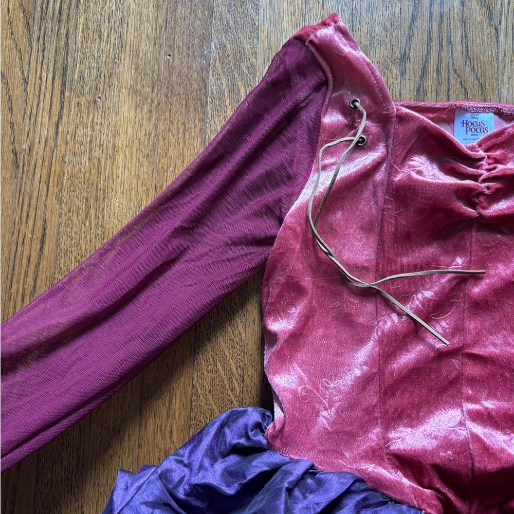 Girls Sarah Sanderson Costume from Hocus Pocus - Picture 5 of 8